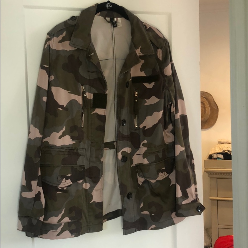 Divided Camouflage Utility Jacket - image 2